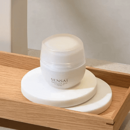 An image of SENSAI's Absolute Silk Illuminative Cream